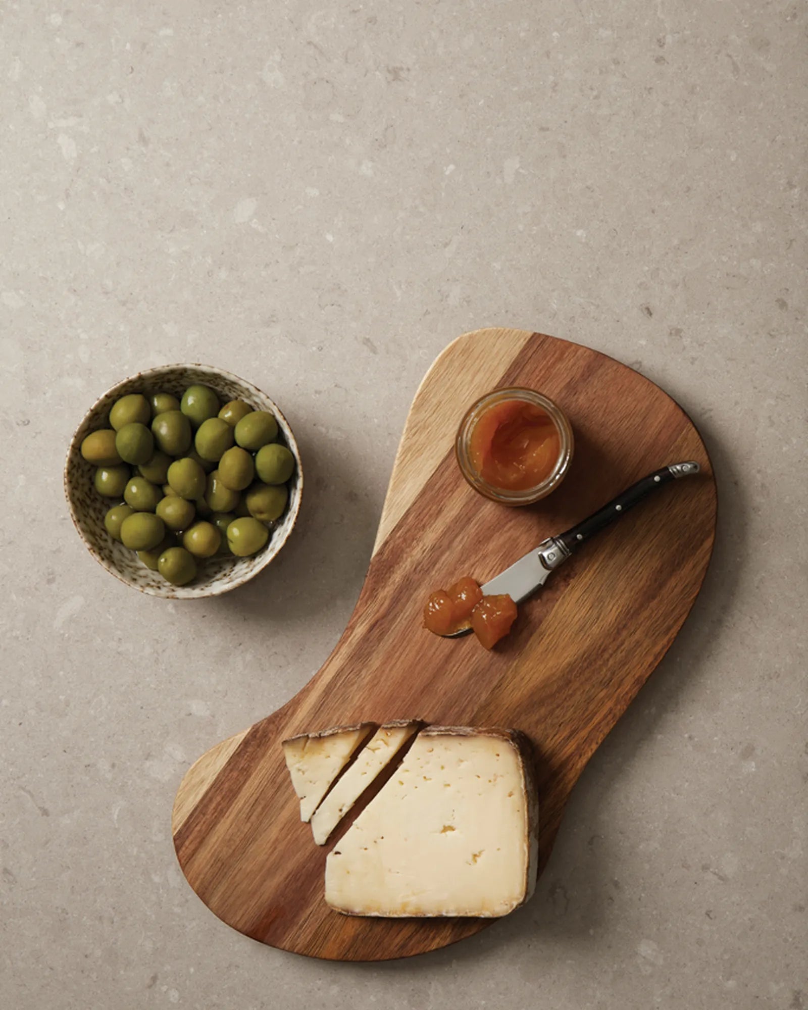 Custom FSC-certified acacia wood serving board Vinga - 4